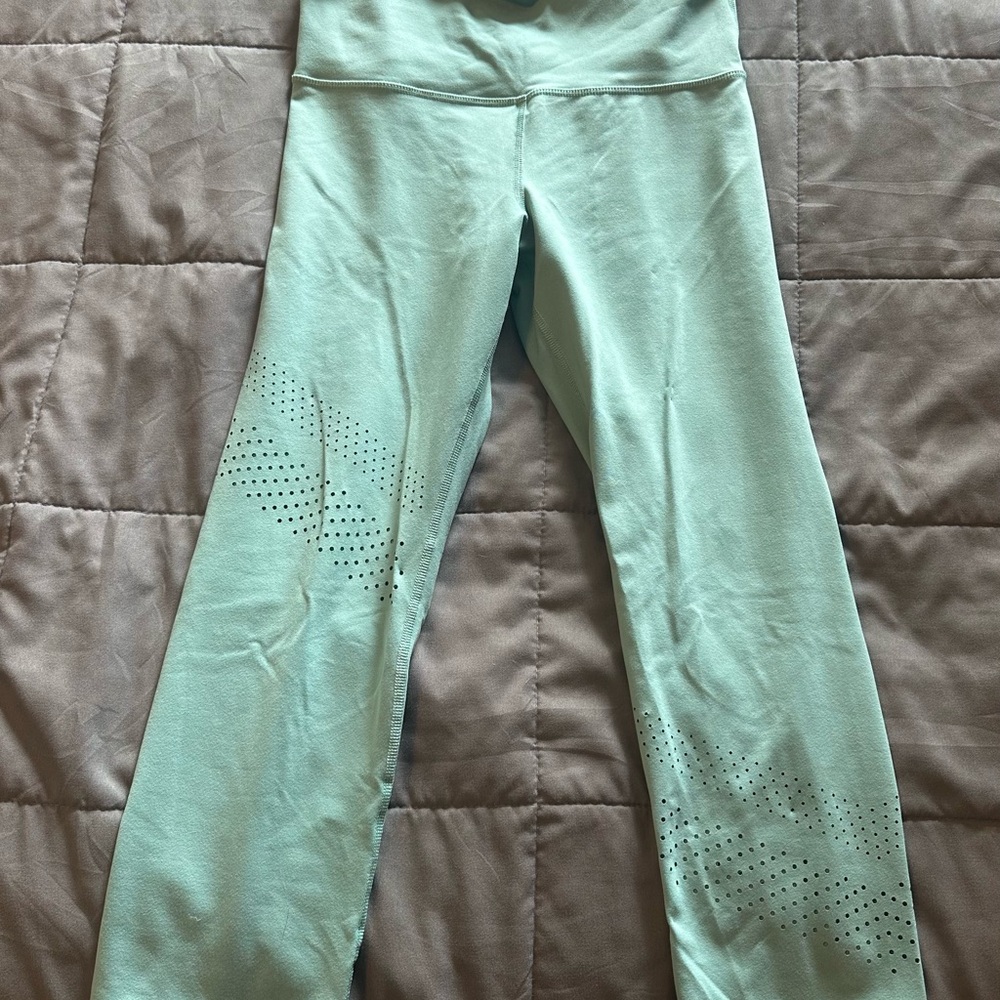 Old Navy Women’s Active Seafoam Cropped Leggings